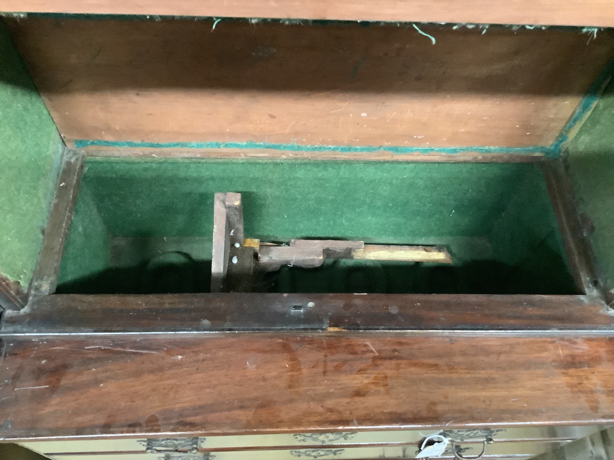 A George III style mahogany bookcase/gun cabinet